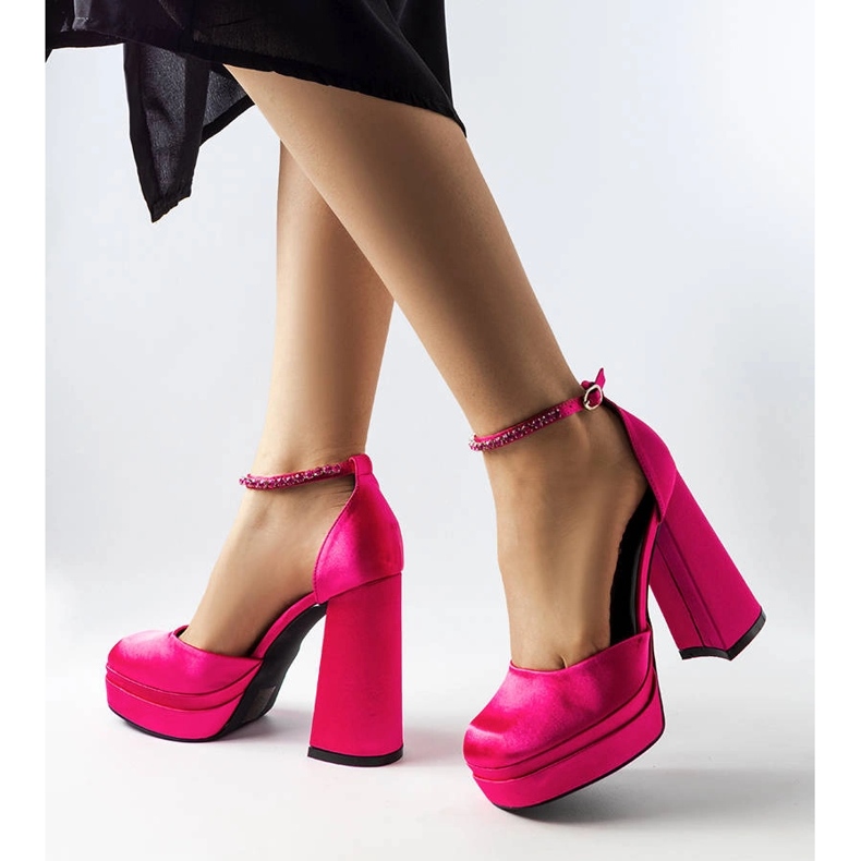 Décolleté rosa con tacco alto di Elida 1