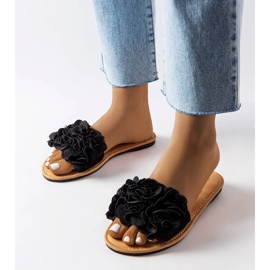 Pantofole nere con fiori di Alfrida nero 1