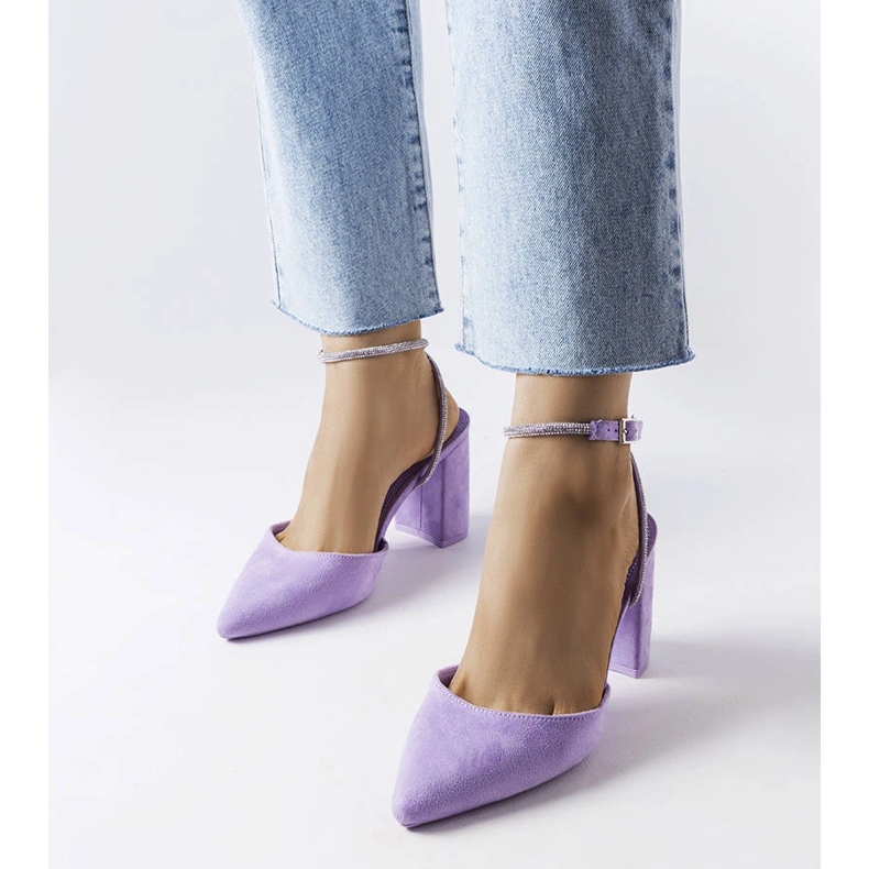 Décolleté con tacco viola di Stella 1
