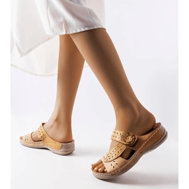 Sandali con zeppa bassi beige di Jolanta 2