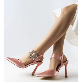 Sandali con tacco alto in raso beige di Linda rosa 1