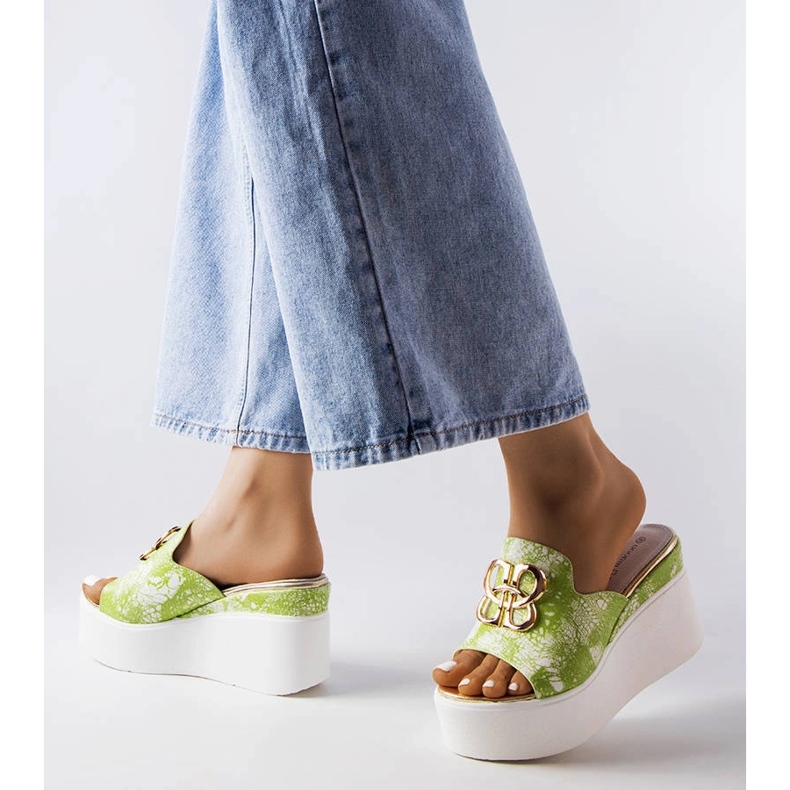 Ciabatte con zeppa verde avana 1