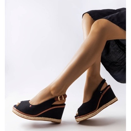 Espadrillas con zeppa di colore nero di Lalia 1