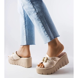 Pantofole con zeppa da donna Laura oro d'oro 2