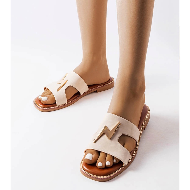 Ciabatte piatte beige di Leyra 1