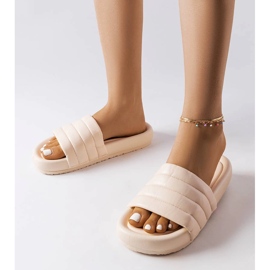 Inna Pantofole beige decorate con trapuntatura di Dorene 1