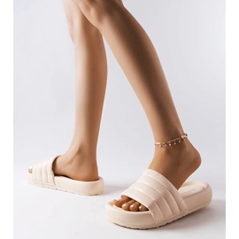 Inna Pantofole beige decorate con trapuntatura di Dorene 2