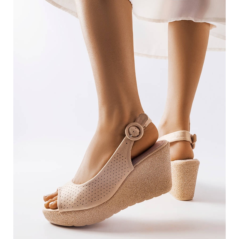 Sandali dorati con zeppa di Lobelia beige 1