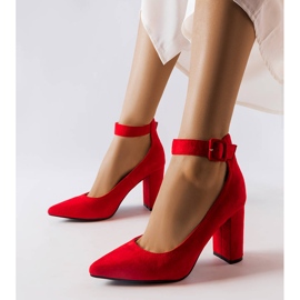 Pompe rosse sul palo di Achen rosso 1