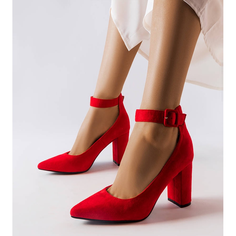 Pompe rosse sul palo di Achen rosso 1