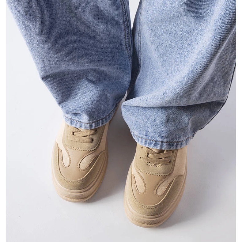 Sneaker beige con plateau 2