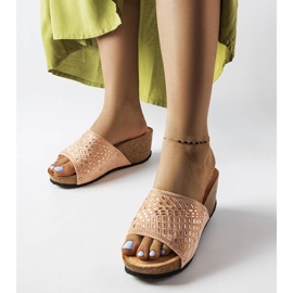 Sandali con zeppa in strass rosa di Guymon 1