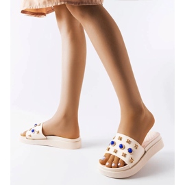 Scivoli decorati beige di Montesarchio 2