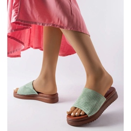 Pantofole verdi con tomaia traforata di Idabel verde 2