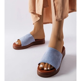 Pantofole blu con tomaia traforata di Idabel 1