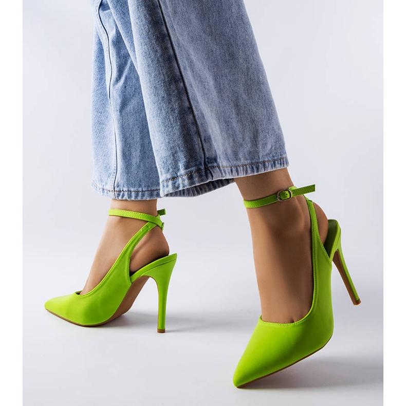 Décolleté con tacco verde di Luce 1