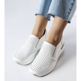 Sneakers bianche con zeppa traforata di Vernon bianco 1