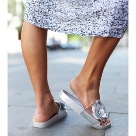 Ciabatte in argento con tomaia decorativa di Caggio d'argento 1