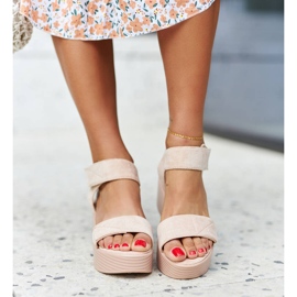 Sandali con zeppa beige di Nerea 1