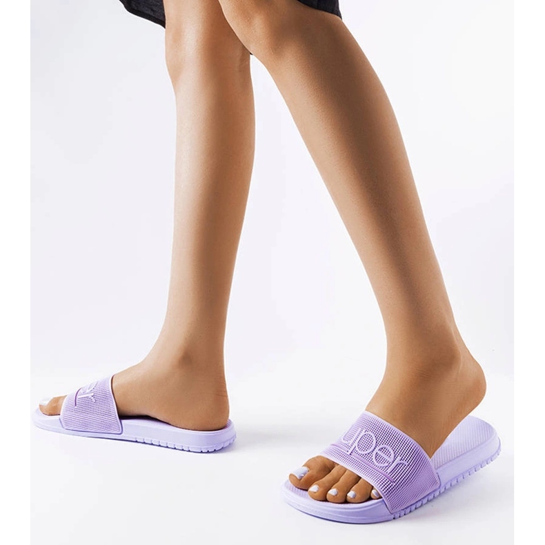 Pantofole in gomma viola di Azelio 1