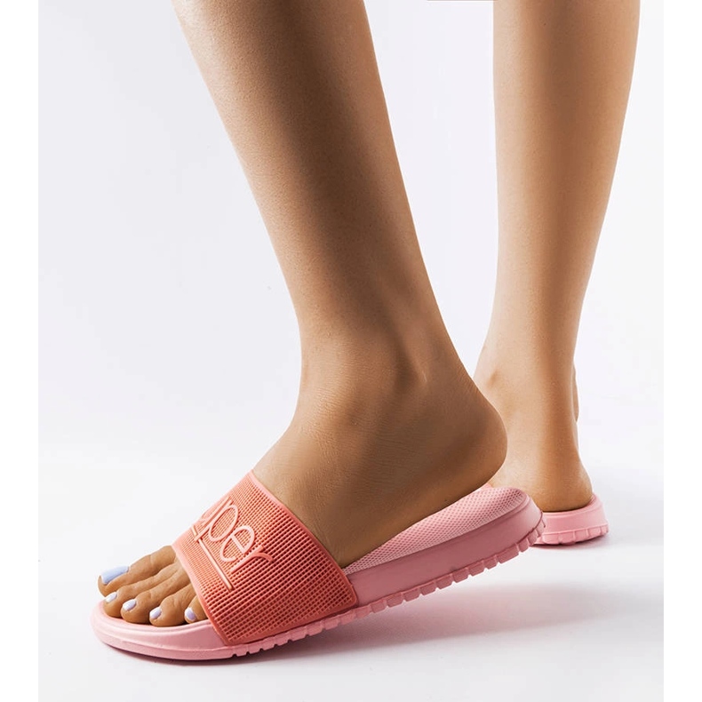 Pantofole in gomma rosa di Azelio 1