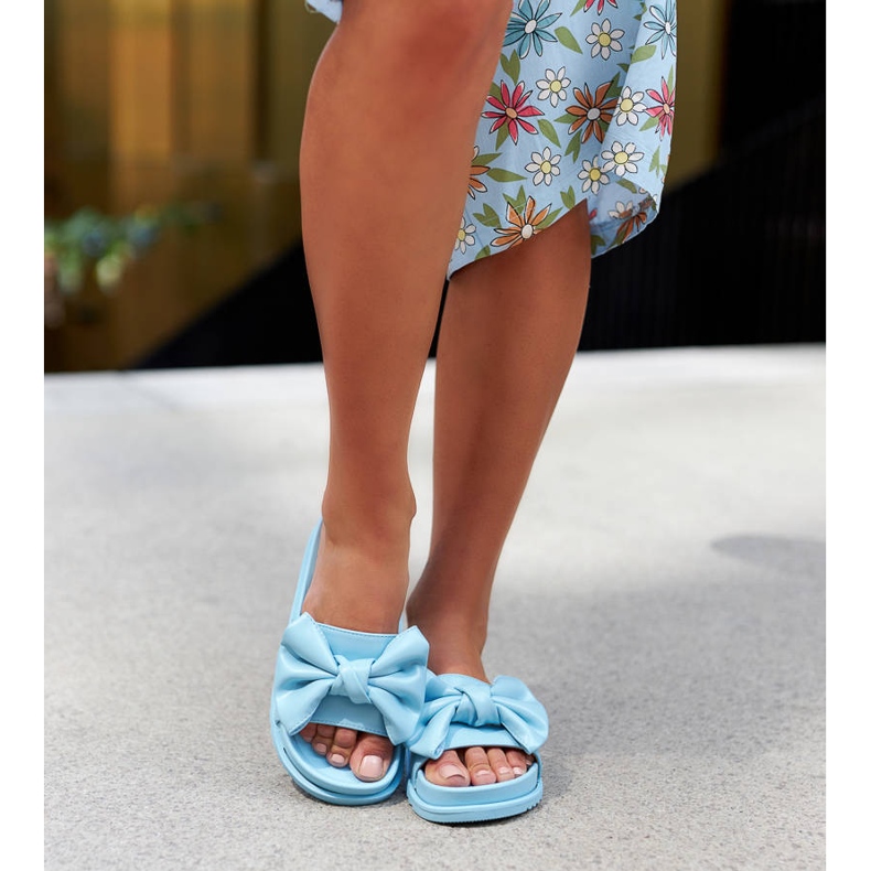 Ciabatte blu con fiocco di Servigliano 1