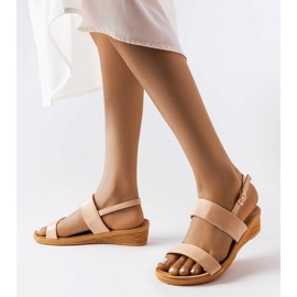 Sandali con zeppa beige di Grottazzolina 1