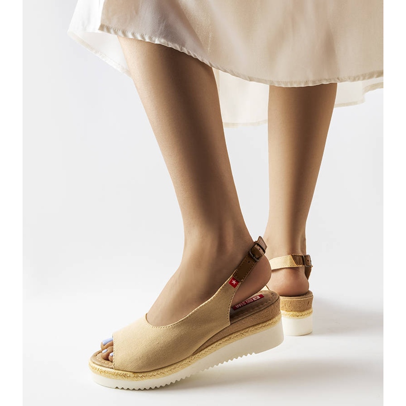 Sandali con zeppa Big Star beige JJ276049 1