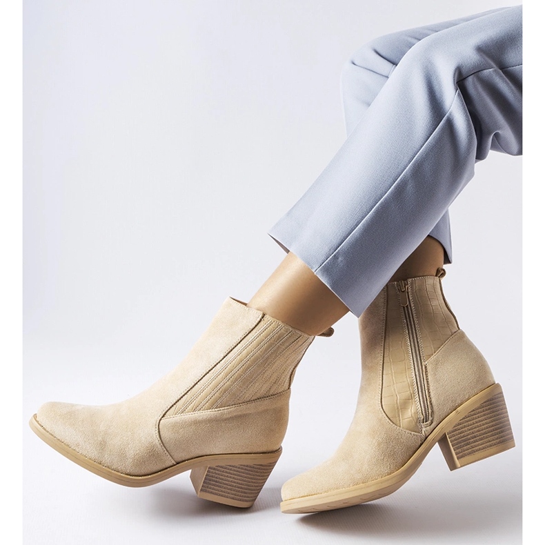 Stivaletti beige in eco-camoscio con tacco basso Sovere 1