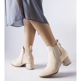 Stivaletti Monte beige con tacco basso 1