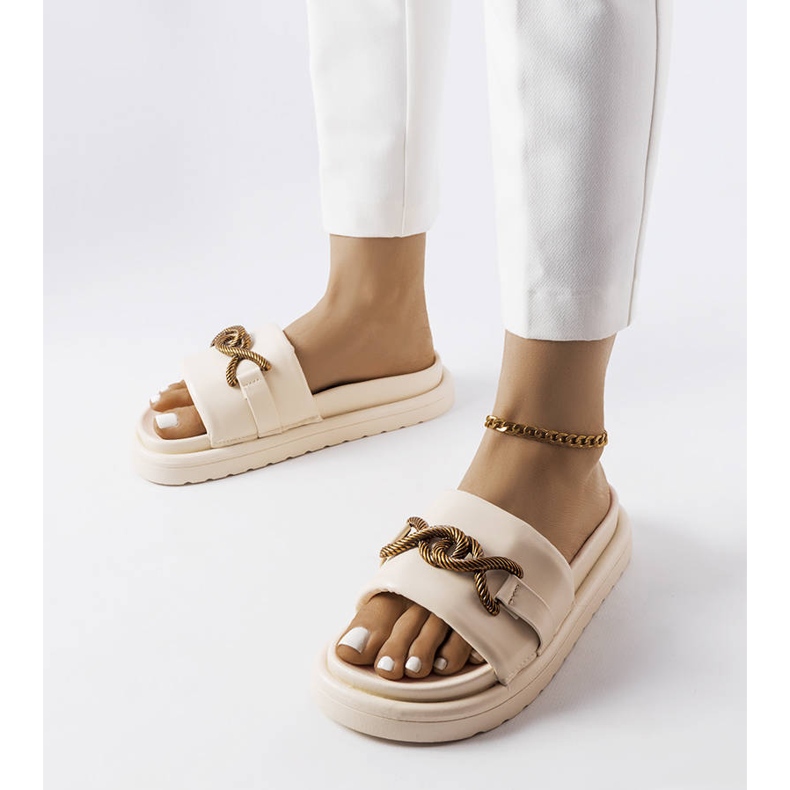 Ciabatte beige con plateau di Frédérique 1