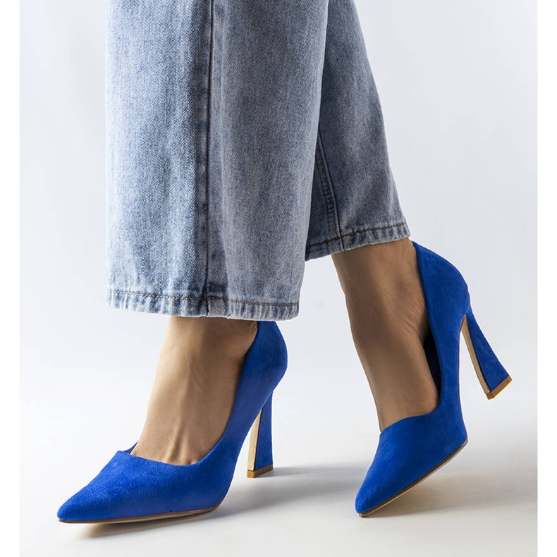 Décolleté con tacco blu di Linda 1