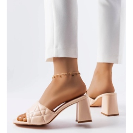 Sandali beige con tacco di Merley 1