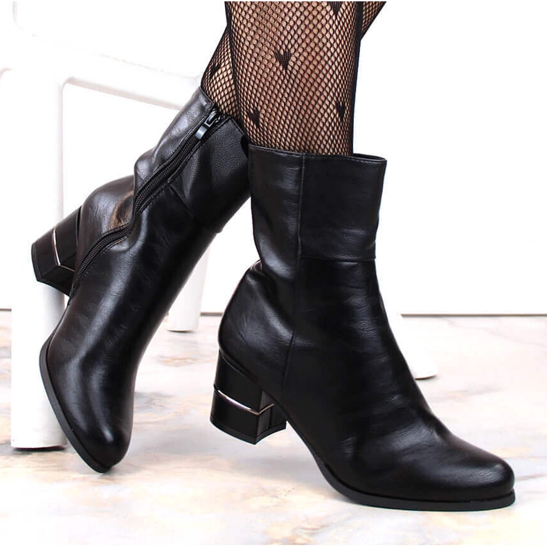 Stivaletti da donna isolati neri Jezzi ASA125A-5 con tacco decorativo nero 1