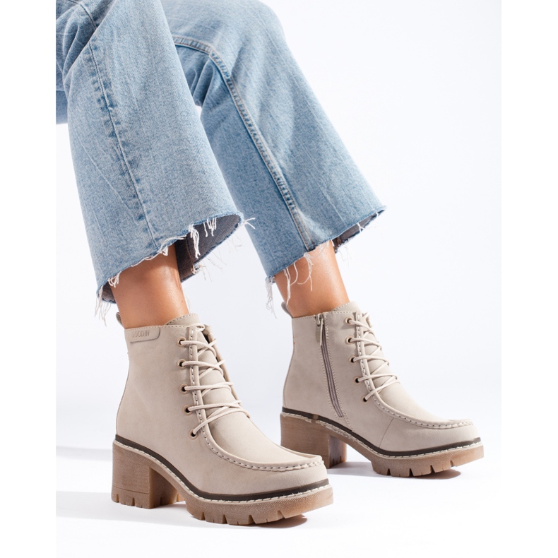 Goodin Stivaletti stringati beige con tacco alto di Shelovet 1