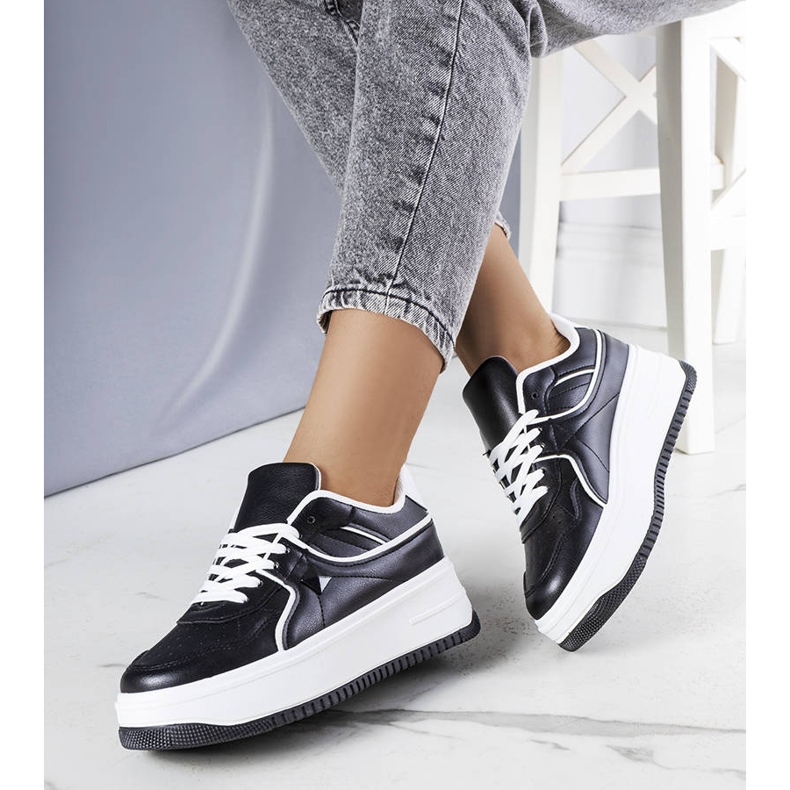 Sneaker nera Juanita con plateau nero 1