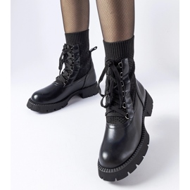 Sneakers nere traforate di Portico nero 1