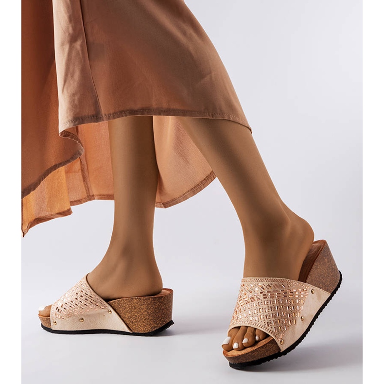 Sandali beige con zeppa di strass di Guymon 2