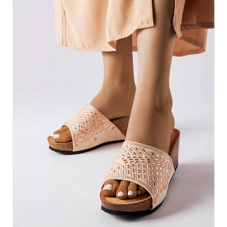 Sandali beige con zeppa di strass di Guymon 1