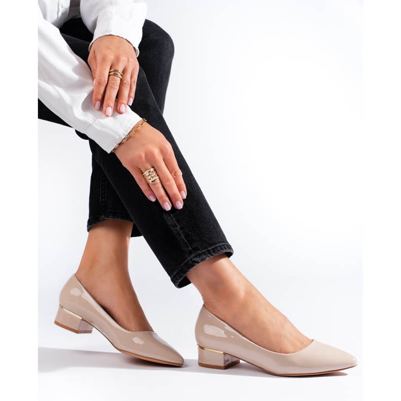 Goodin Décolleté classiche con tacco basso beige 1