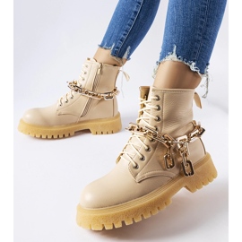 Inna Stivali beige con catena da bowling 1
