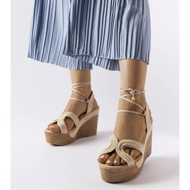 Espadrillas beige con zeppa di Berta 1