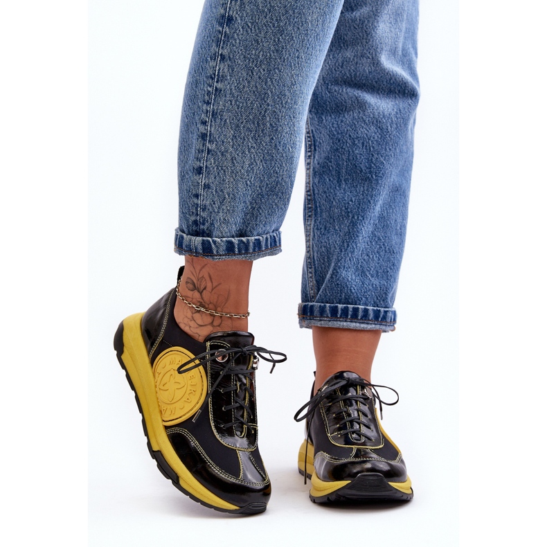 Scarpe sportive in pelle da donna Maciejka 06295-01 Nero-Giallo 2