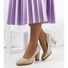 Décolleté laccate beige di Stokes 1