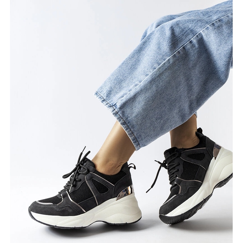 Sneaker con zeppa di colore nero di Echeverri 1