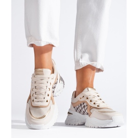 Sneakers da donna su una spessa suola beige Shelovet 2