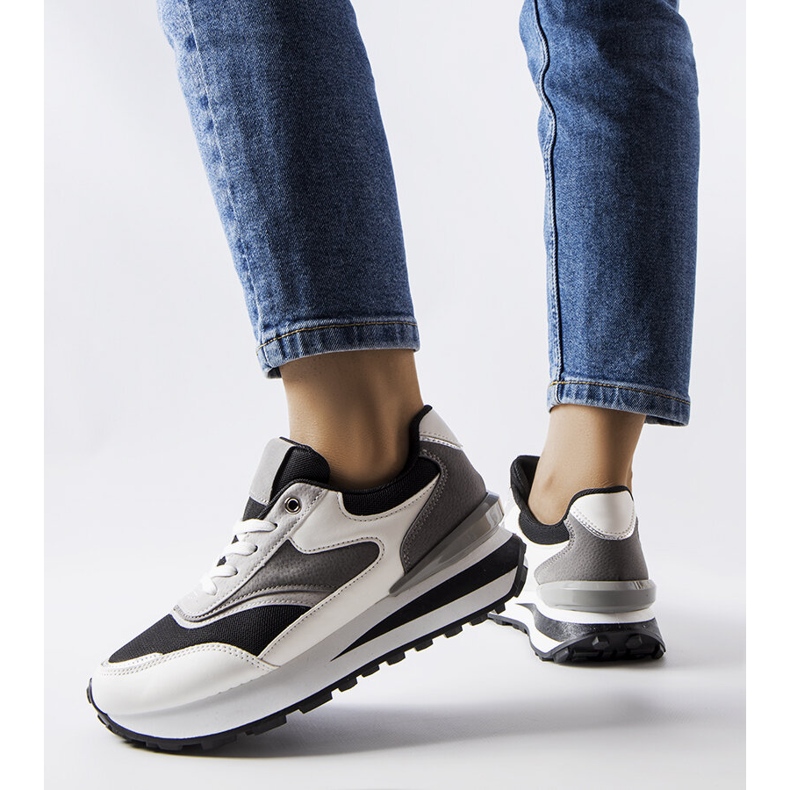 Inna Sneakers con plateau in bianco e nero di Doirons 1