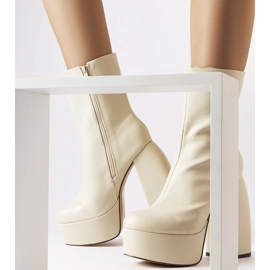 Stivali beige con tacco alto di Baratti 2