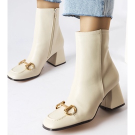Stivali beige con tacco largo di Castione 2
