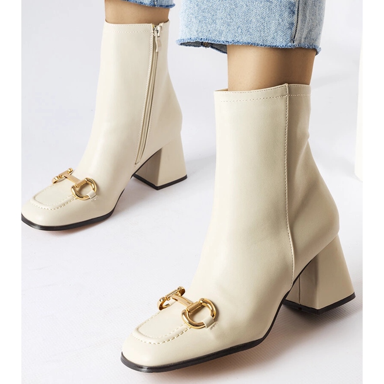 Stivali beige con tacco largo di Castione 2